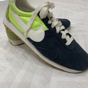 Retro Nike shoes size 7 1/2